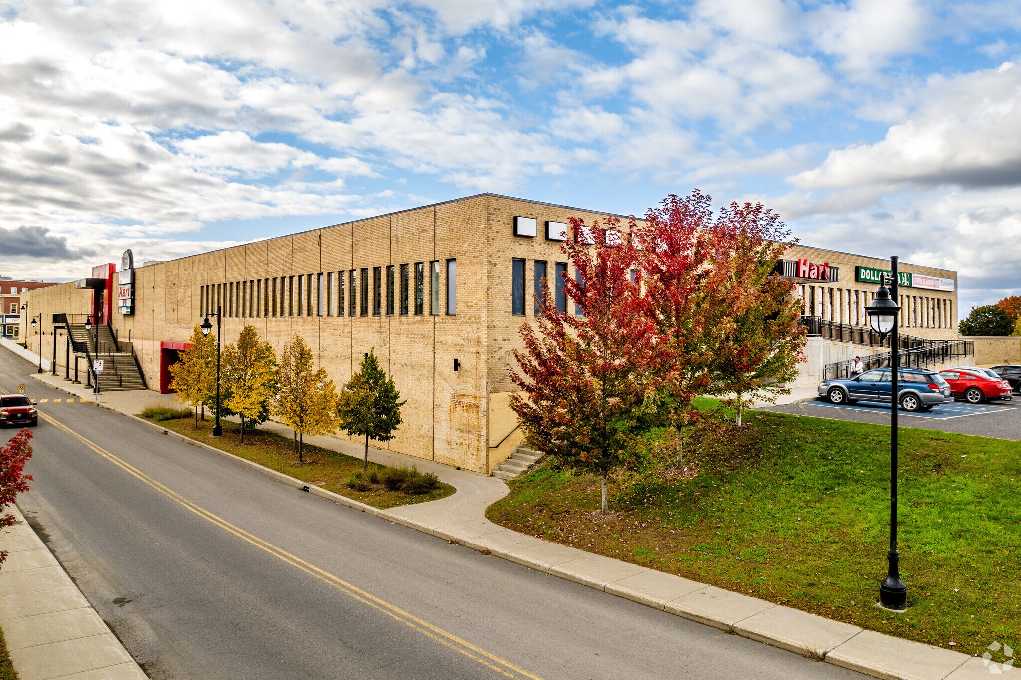 175 Rue Principale, Cowansville, QC à vendre Photo du bâtiment- Image 1 de 1