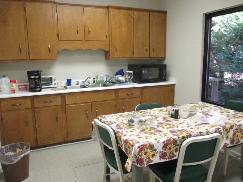 Hartwell Investment Portfolio portfolio of 2 properties for sale on LoopNet.ca - Interior Photo - Image 3 of 6