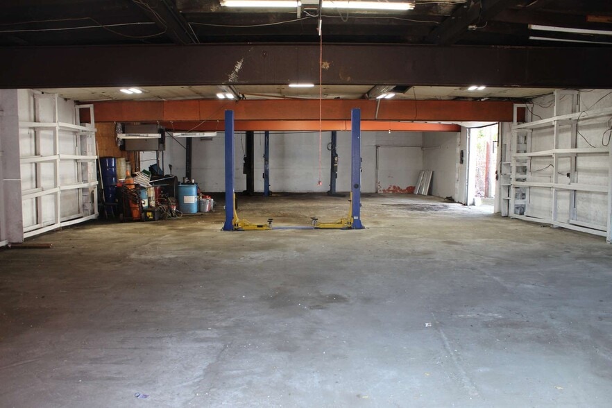 265A Lowell St, Lawrence, MA for sale - Interior Photo - Image 3 of 5
