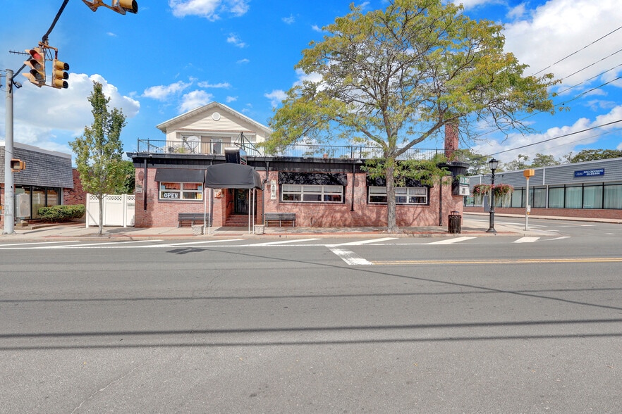 361 Main St, Center Moriches, NY for sale - Building Photo - Image 2 of 20
