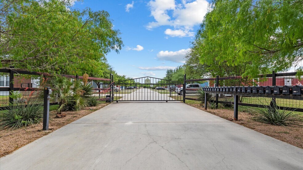 1911 Wald Rd, New Braunfels, TX à vendre - Photo du bâtiment - Image 2 de 65