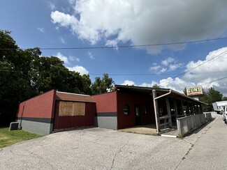 Plus de détails pour 1012 E Hackberry St, Salem, IN - Bureau/Commerce de détail à louer