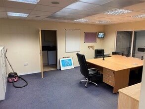 Wendal Rd, Blandford Forum for lease Interior Photo- Image 2 of 4