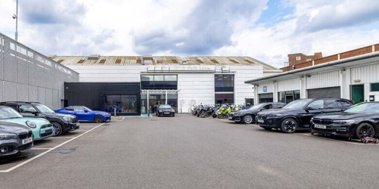 102-104 Stewarts Rd, Londres à louer - Photo du bâtiment - Image 3 de 3