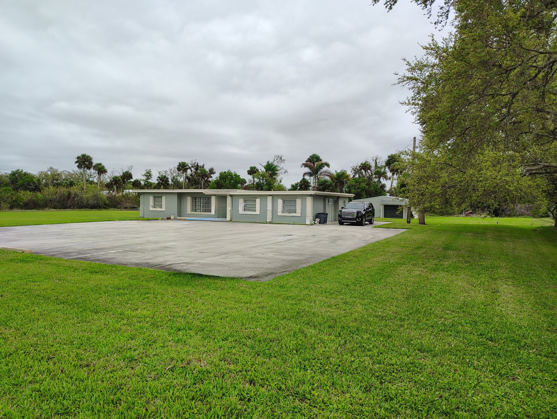 2401 W Midway Rd, Fort Pierce, FL à vendre Photo principale- Image 1 de 4