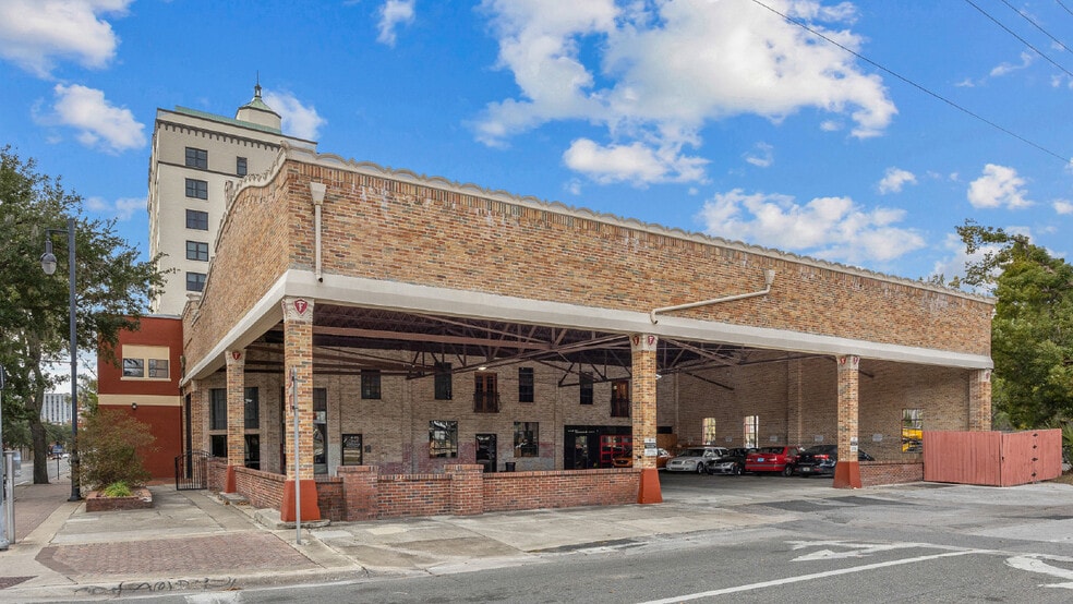 304 W University Ave, Gainesville, FL for sale - Primary Photo - Image 1 of 11