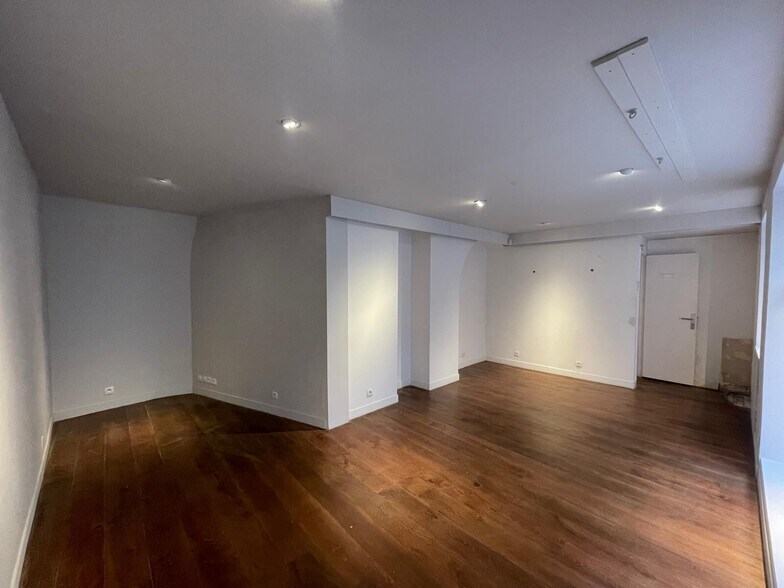 Commerce de détail dans Paris à louer - Photo du bâtiment - Image 3 de 7