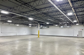 5601-5631 W Howard St, Niles, IL for lease Interior Photo- Image 2 of 3