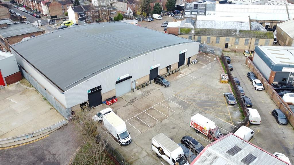 Rosslyn Cres, Harrow for lease Building Photo- Image 1 of 3