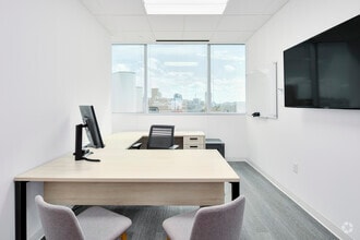 8609 Westwood Center Dr, Vienna, VA for lease Interior Photo- Image 2 of 6