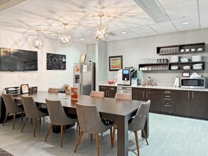 12724 Gran Bay Pkwy W, Jacksonville, FL à louer Photo intérieure- Image 2 de 15