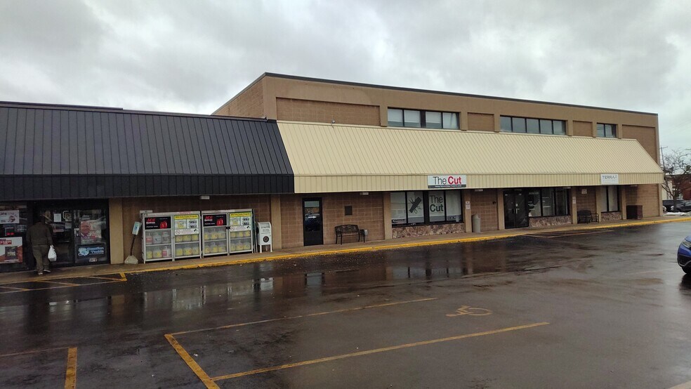 441 Milwaukee Ave, Burlington, WI for sale - Building Photo - Image 2 of 5