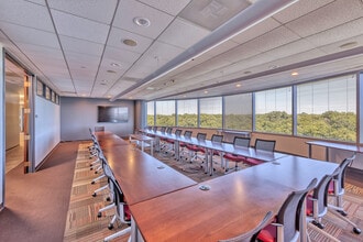 25 NW Point Blvd, Elk Grove Village, IL for lease Interior Photo- Image 2 of 2