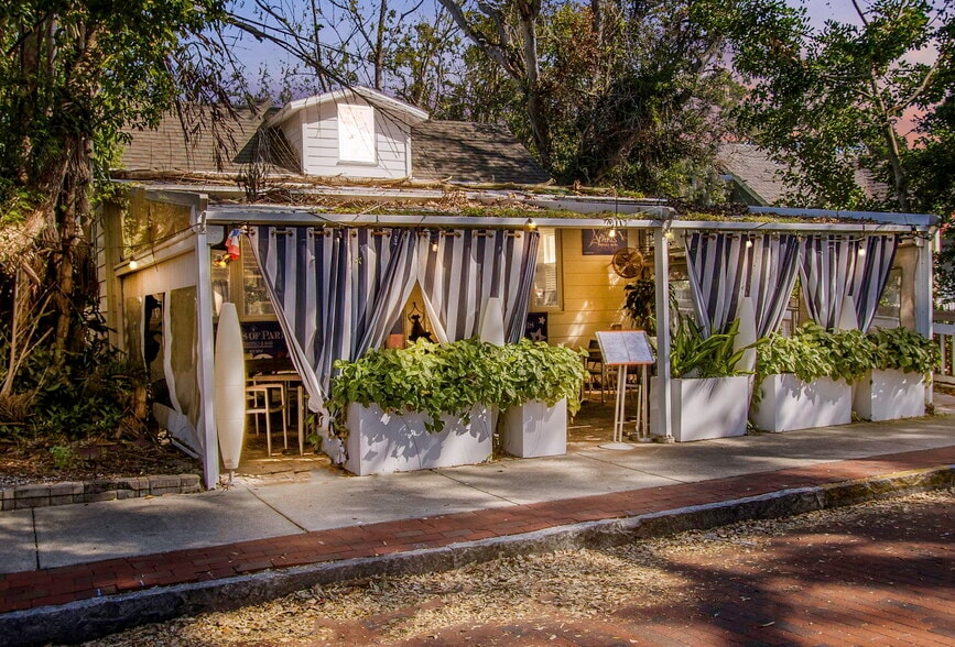 146 4th Ave N, Safety Harbor, FL à vendre - Photo principale - Image 1 de 8