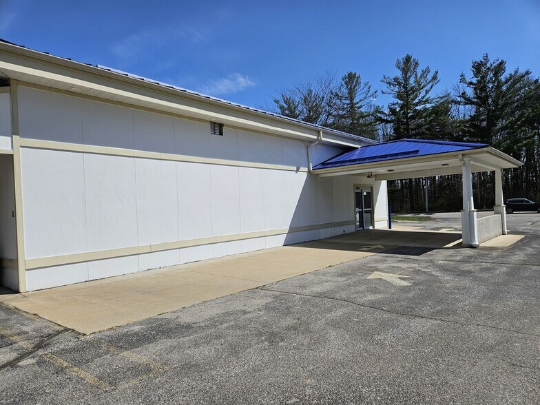 2704-2710 N Saginaw Rd, Midland, MI à louer - Photo du bâtiment - Image 3 de 13