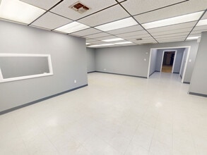 4219-4227 Gatecrest, San Antonio, TX for lease Interior Photo- Image 1 of 7