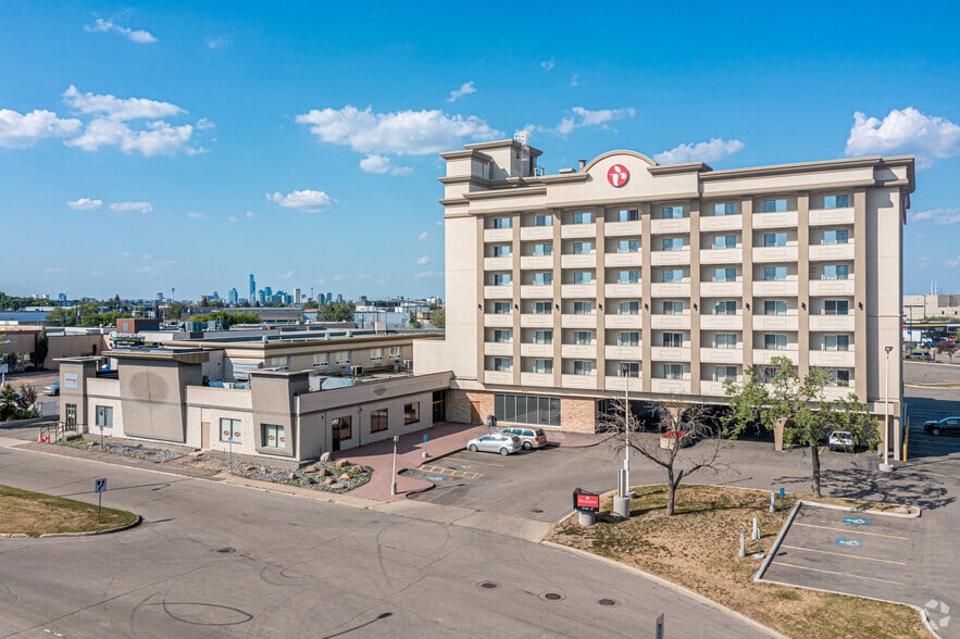5359 Calgary Trl NW, Edmonton, AB for lease - Primary Photo - Image 1 of 4
