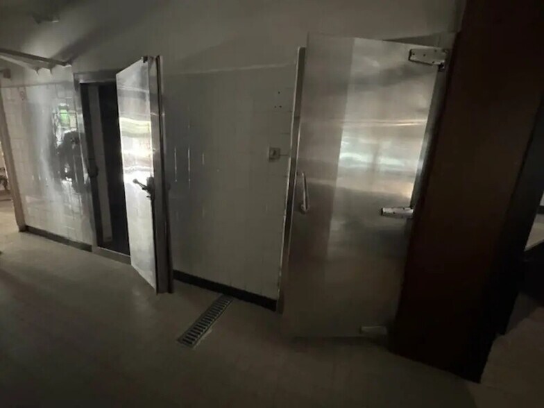 Retail in Villefranche-sur-Saône for sale - Interior Photo - Image 3 of 4