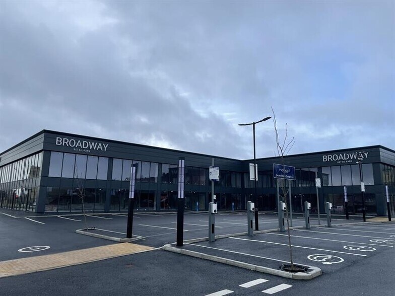 Queens Rd, Halifax à louer - Photo du bâtiment - Image 3 de 3