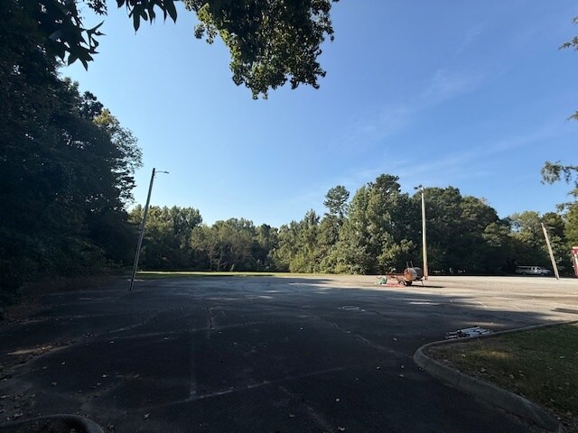 1329 Kimery Dr, High Point, NC à vendre - Photo principale - Image 3 de 6