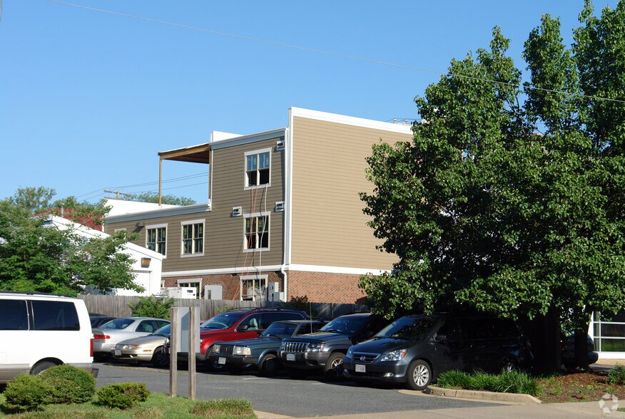 308 Wolfe St, Fredericksburg, VA à vendre - Photo du bâtiment - Image 3 de 4