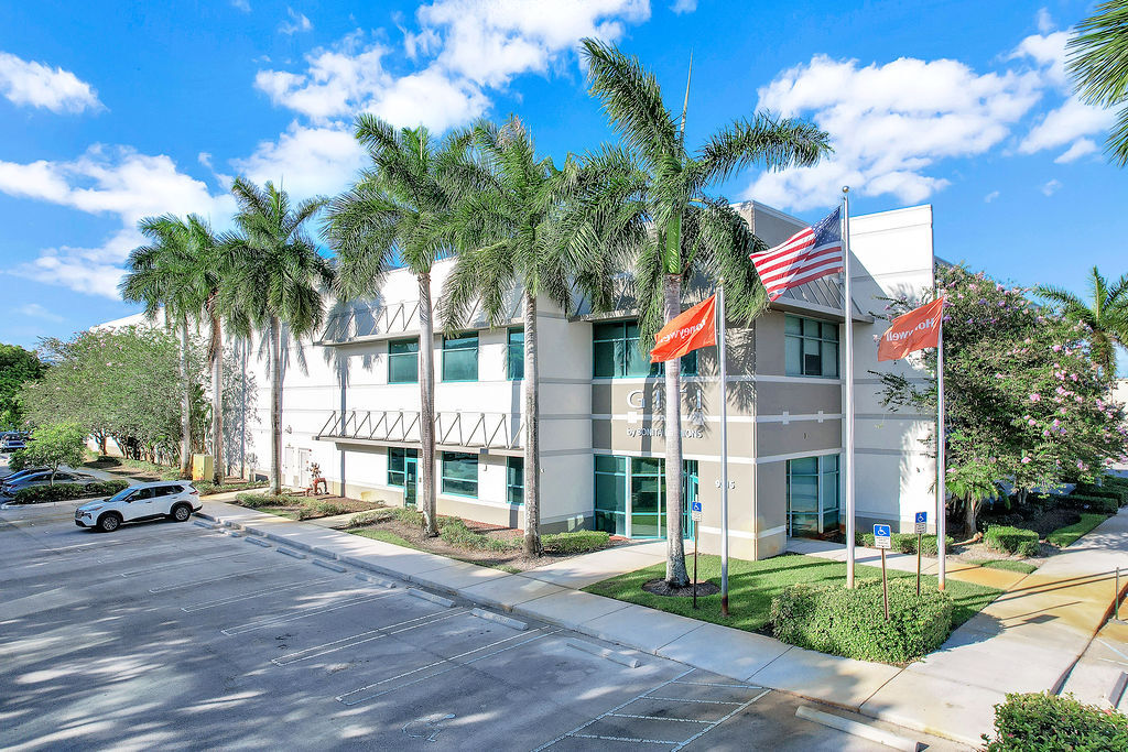 9315 NW 112th Ave, Miami, FL à vendre Photo du bâtiment- Image 1 de 16