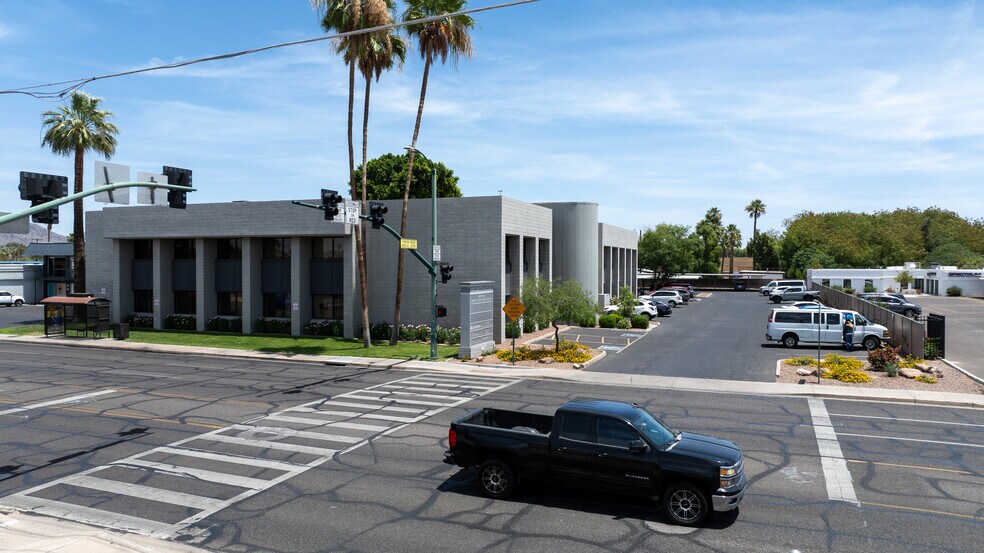 4201 N 16th St, Phoenix, AZ à louer - Photo du bâtiment - Image 3 de 8