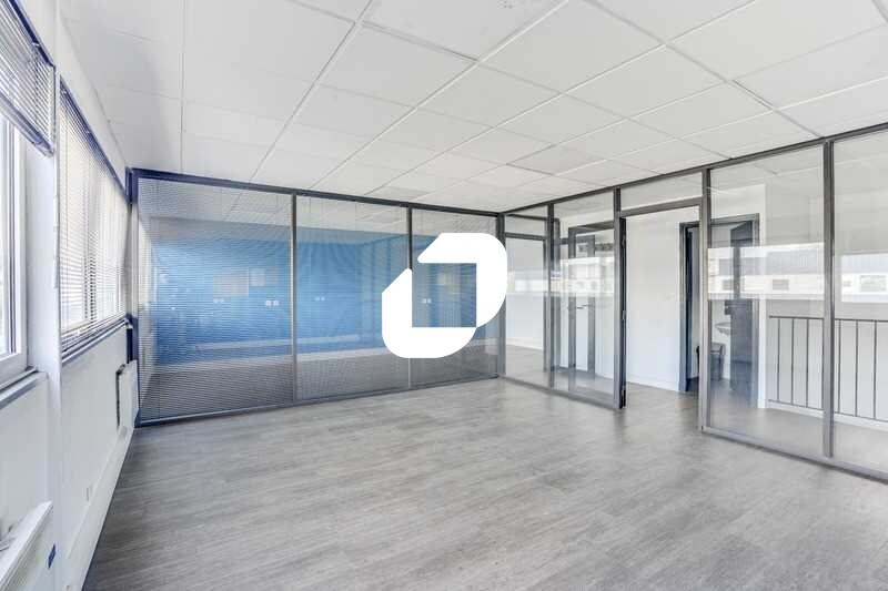 4 Route De Longjumeau, Chilly-Mazarin for lease - Interior Photo - Image 3 of 14