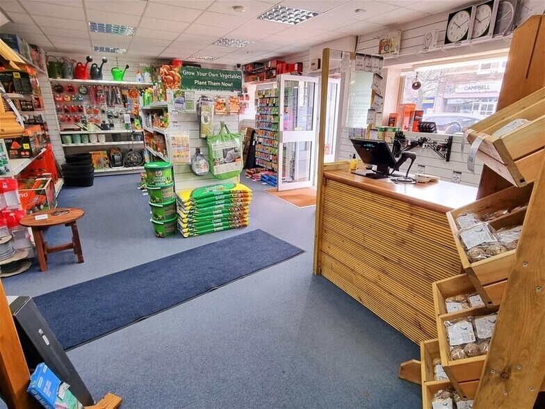 Home & Hardware Alness, Alness à vendre - Photo du bâtiment - Image 3 de 14