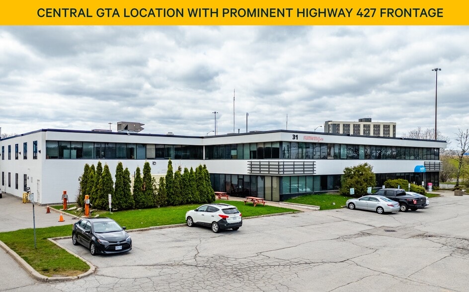 31 Fasken Dr, Toronto, ON à vendre - Photo du bâtiment - Image 2 de 4