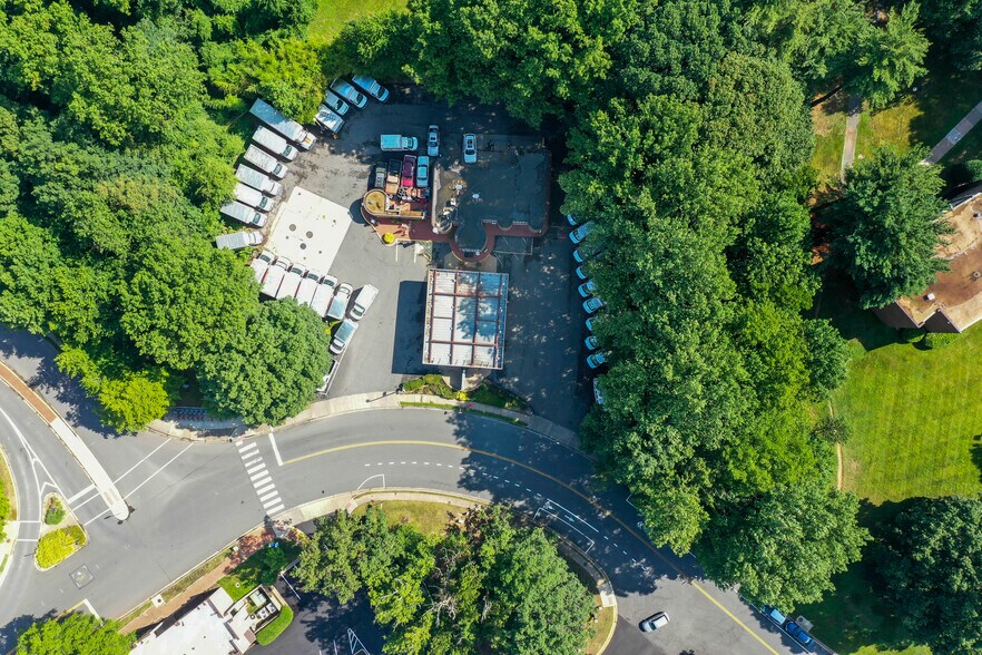 11410 North Shore Dr, Reston, VA à vendre - Photo du bâtiment - Image 3 de 21