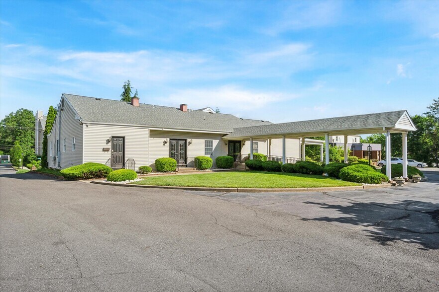 1584 Parkside Ave, Trenton, NJ à vendre - Photo du bâtiment - Image 2 de 10