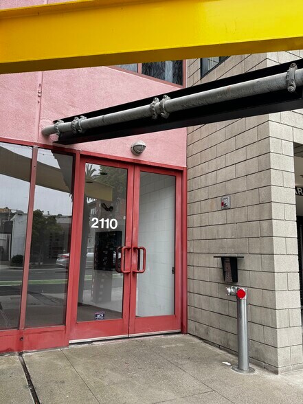 2110 Main St, Santa Monica, CA à louer - Photo du bâtiment - Image 3 de 10