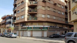 Plus de détails pour Multi-résidentiel à vendre