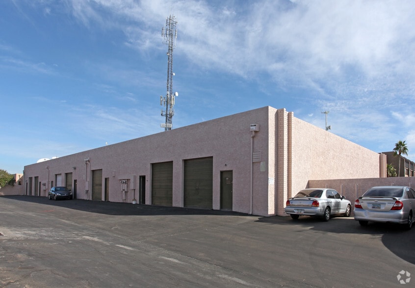 7702 E Gray Rd, Scottsdale, AZ à louer - Photo du bâtiment - Image 3 de 4