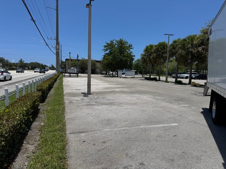 2990 W Oakland Park Blvd, Oakland Park, FL à vendre - Photo principale - Image 2 de 5