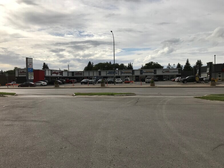1436 Henderson Hwy, Winnipeg, MB for sale - Primary Photo - Image 1 of 1