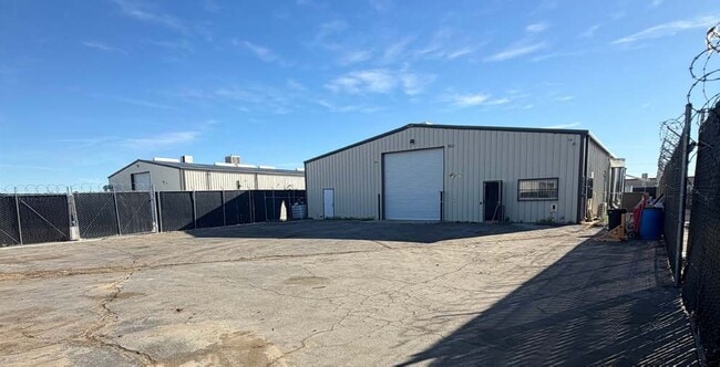 Plus de détails pour 9928 Rancho Rd, Adelanto, CA - Industriel à louer