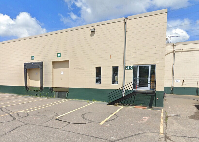 2600-2610 Cleveland Ave N, Roseville, MN à louer - Photo du bâtiment - Image 2 de 8