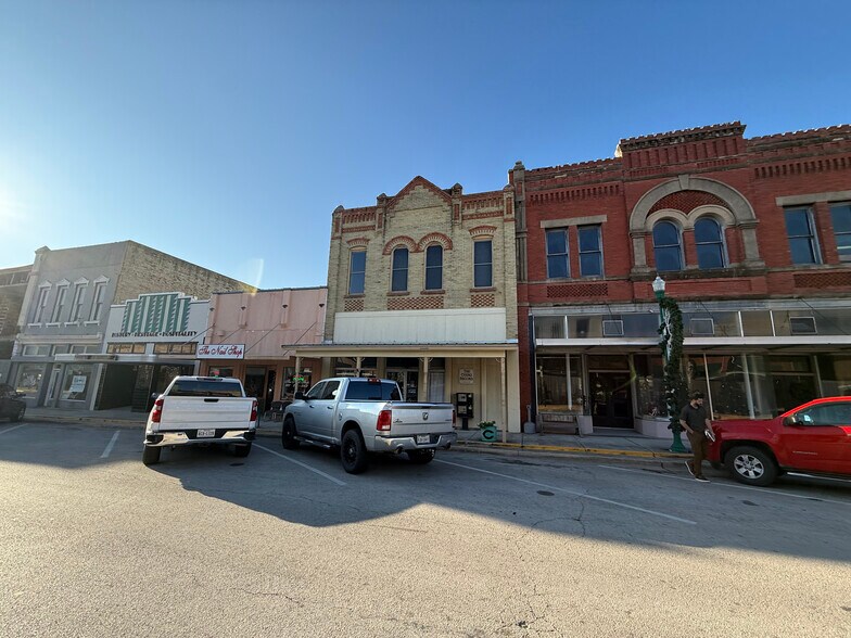 119 E Main St, Cuero, TX à vendre - Photo du bâtiment - Image 2 de 35