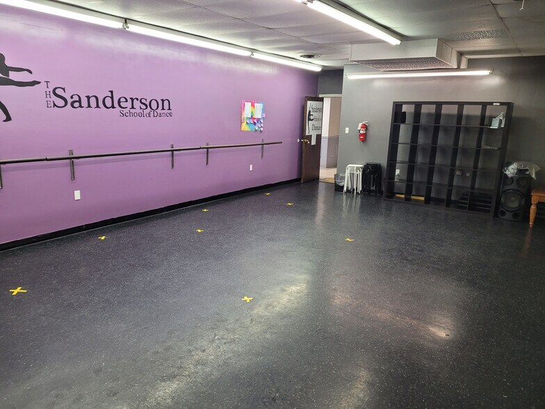 19 Lexington Ave, Ewing, NJ for lease - Interior Photo - Image 2 of 10