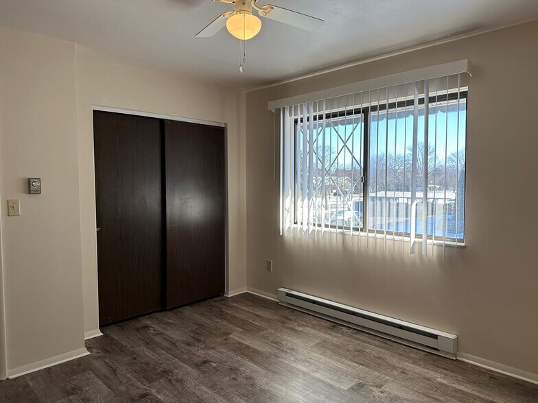 Frankemuth Portfolio portefeuille de 2 propriétés à vendre sur LoopNet.ca - Photo du bâtiment - Image 3 de 12