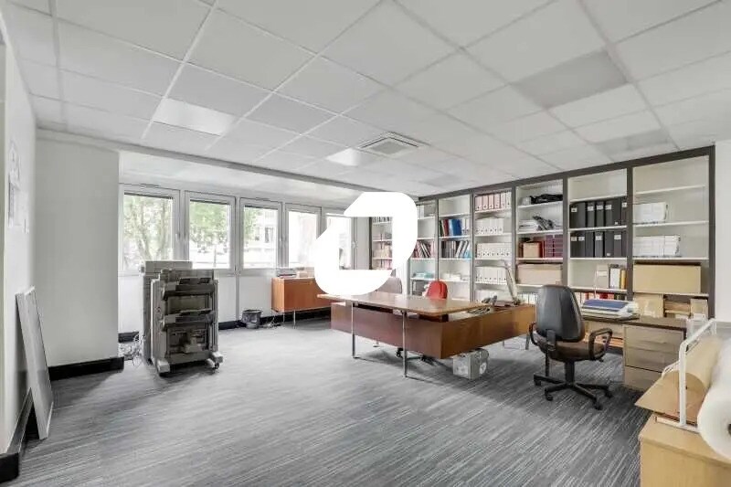 Office in Courbevoie for sale - Interior Photo - Image 2 of 12