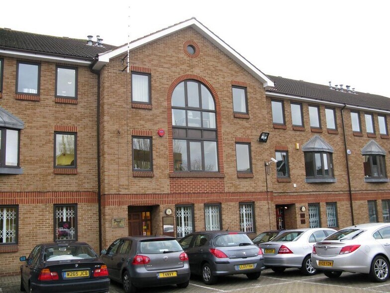 58 Station Rd, Harrow à louer - Photo du bâtiment - Image 2 de 21