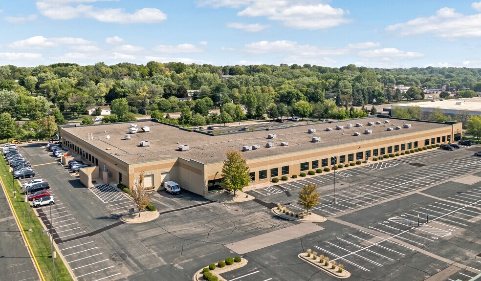 5705 W Old Shakopee Rd, Bloomington, MN à louer - Photo du bâtiment - Image 3 de 20