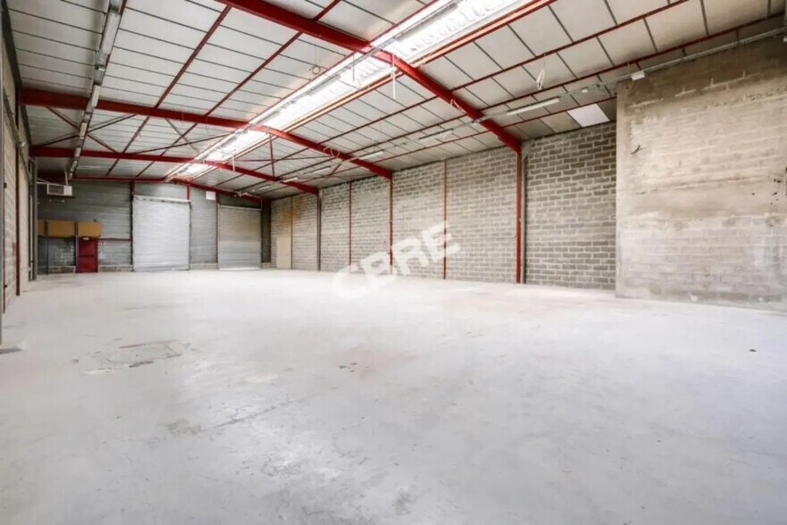 Industrial in SAINT-OUEN-L'AUMONE for lease - Interior Photo - Image 3 of 9