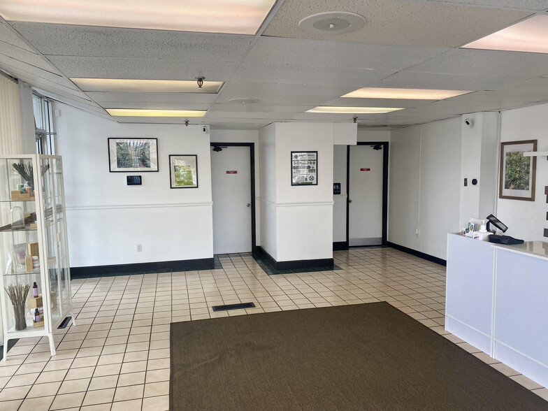 3415-3425 S Oleander Ct, Denver, CO for lease - Building Photo - Image 2 of 5