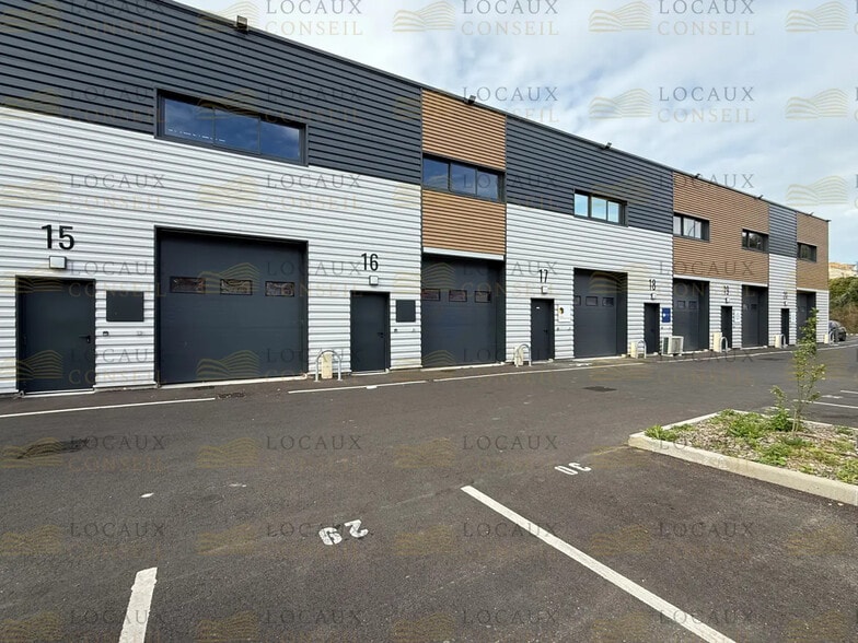 Flex in Épinay-sur-Seine for lease - Building Photo - Image 2 of 14