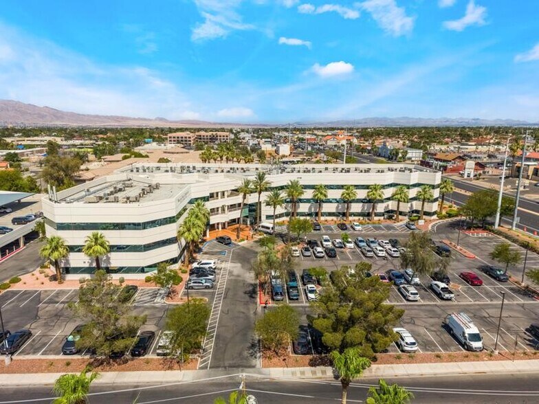 2110 E Flamingo Rd, Las Vegas, NV à louer - Photo du bâtiment - Image 1 de 7