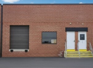 2000 Pewaukee Rd, Waukesha, WI à louer Photo du bâtiment- Image 2 de 3